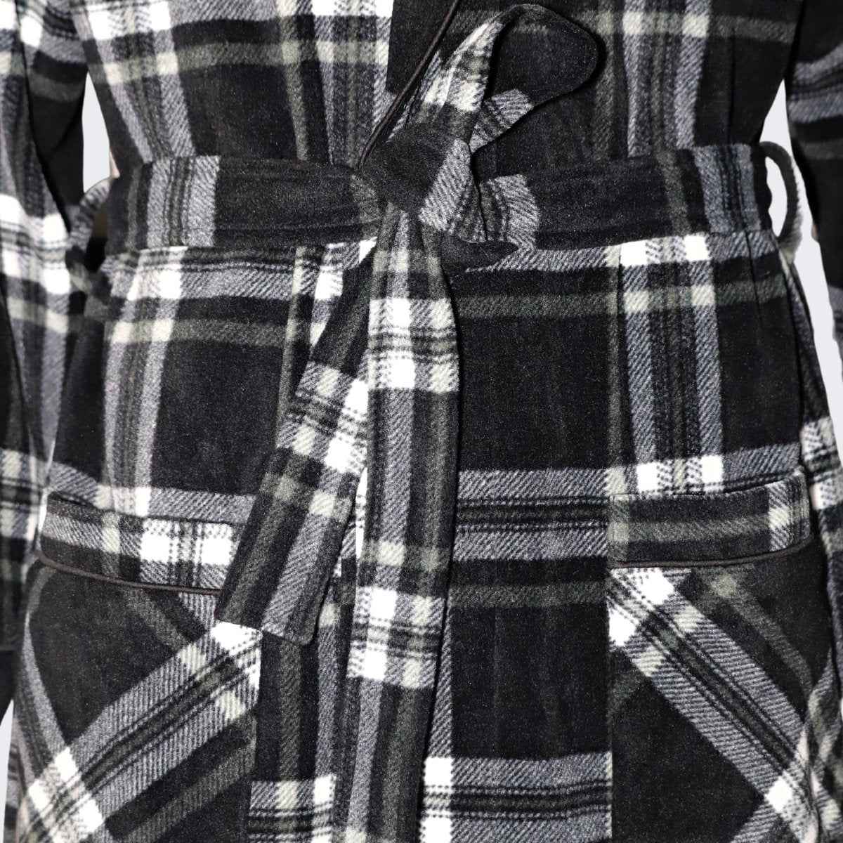 Men's Fleece Dressing Gown - Soft Warm Checkered Pattern SaneShoppe